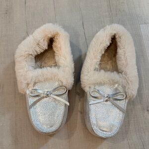 Cat & Jack Sparkle Faux Fur Slippers in Light Champagne